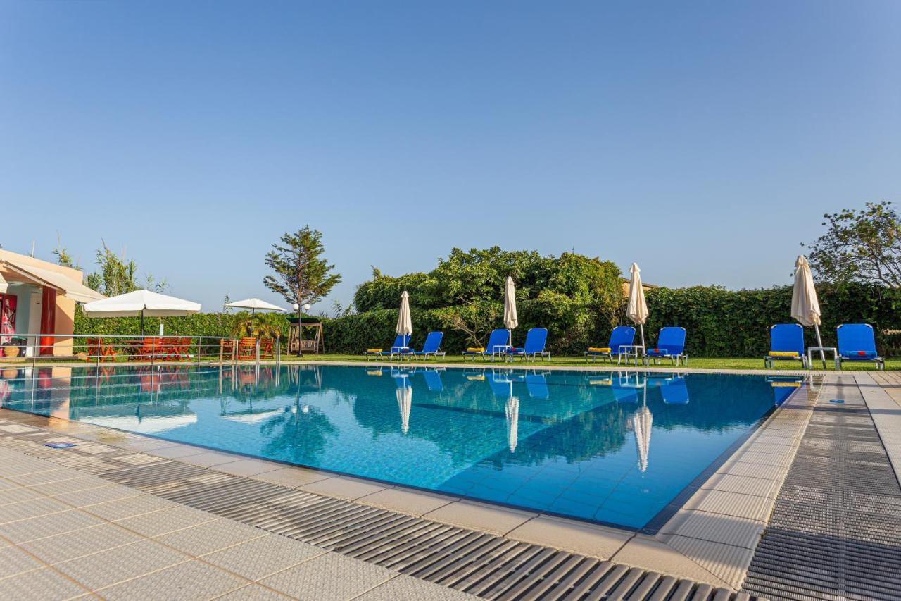 Alonia Hotel Apartments คอลิมวาริออน ภายนอก รูปภาพ