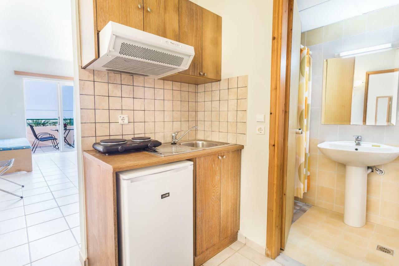 Alonia Hotel Apartments คอลิมวาริออน ภายนอก รูปภาพ