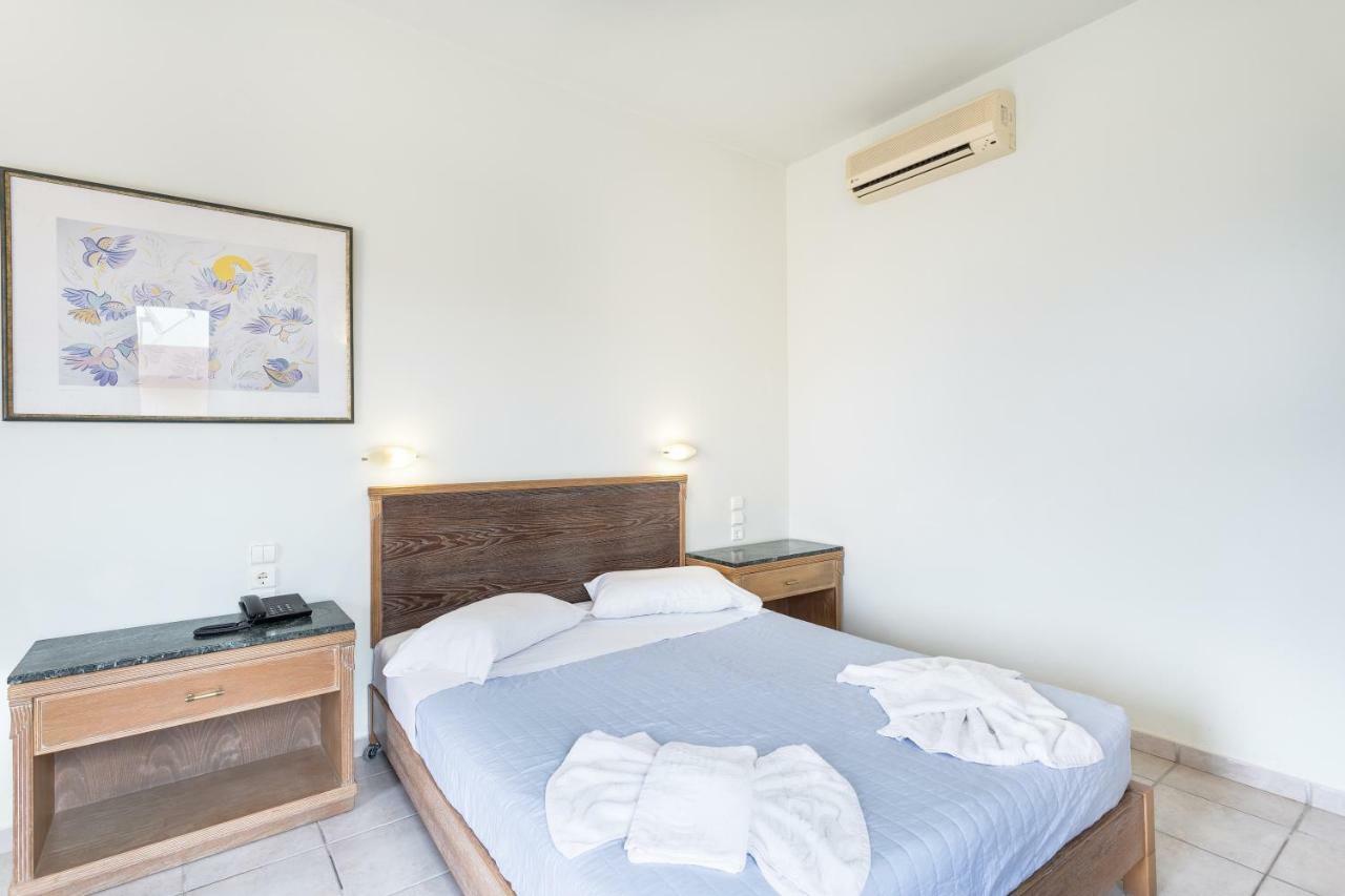 Alonia Hotel Apartments คอลิมวาริออน ภายนอก รูปภาพ