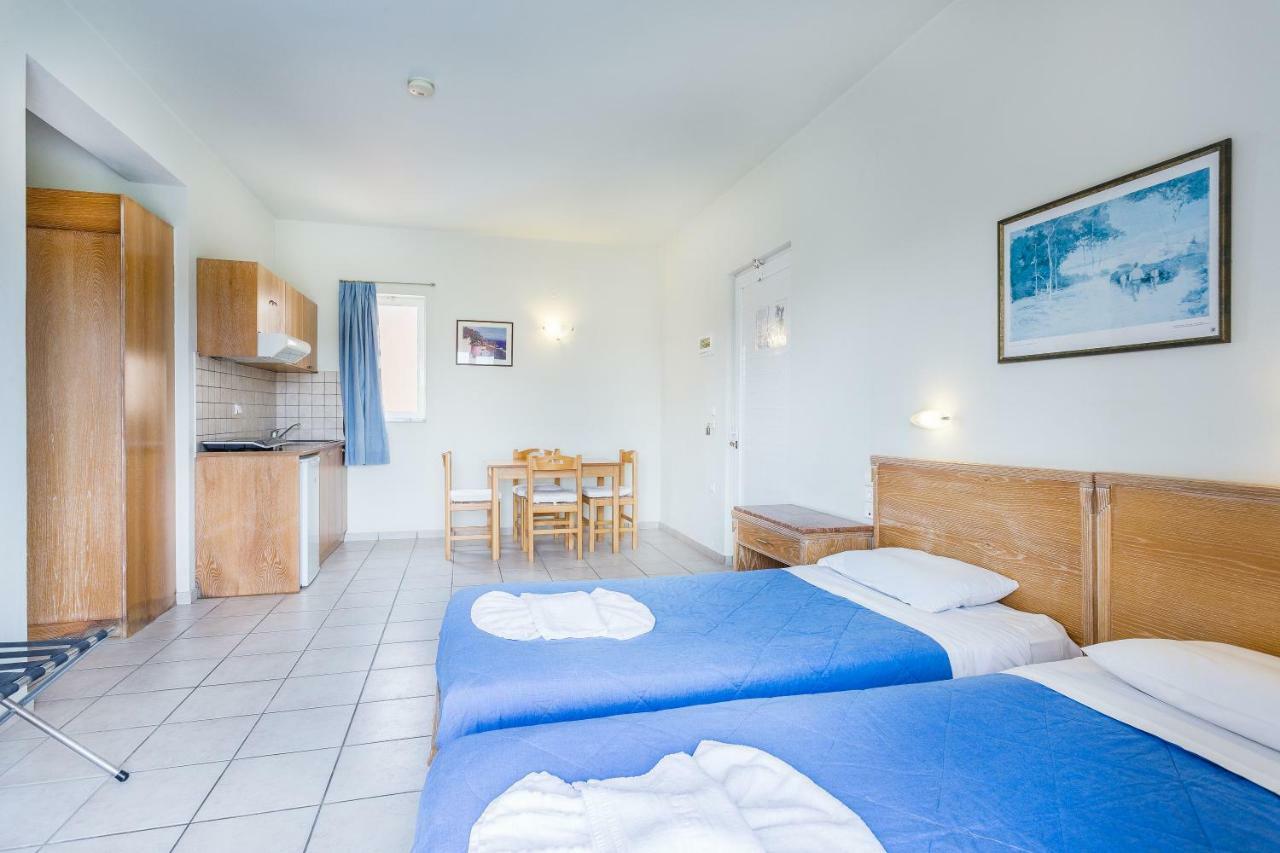 Alonia Hotel Apartments คอลิมวาริออน ภายนอก รูปภาพ