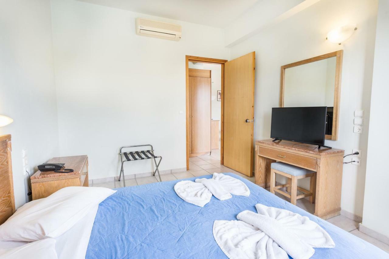 Alonia Hotel Apartments คอลิมวาริออน ภายนอก รูปภาพ